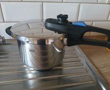 ELO 2.7 ltr Pressure Cooker