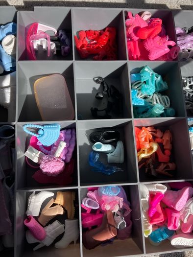 Barbie clothes, shoes, bags, jewellery and accessories