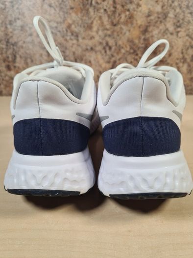 Womens NIKE REVOLUTION 5 trainers runners white Size UK 6 EU 40  boys girls