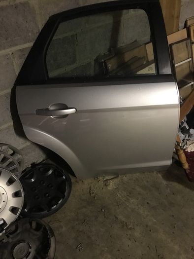 2011 focus passenger door  in silver