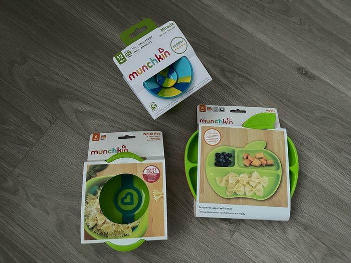 Munchkin feeding set (Brand new)