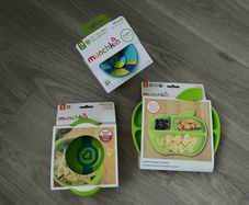 Munchkin feeding set (Brand new)