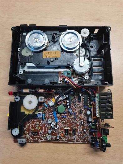 Sony WM-F28 Walkman Cassette Player