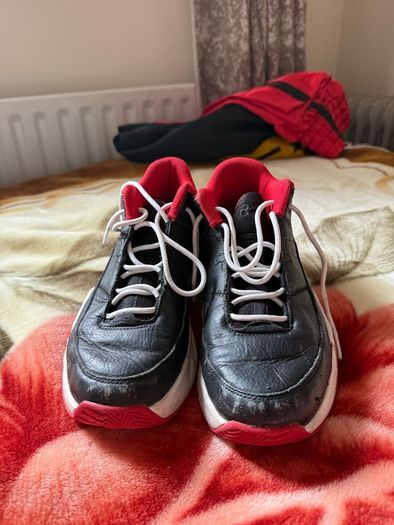 Excellent condition Jordan's size 8 uk