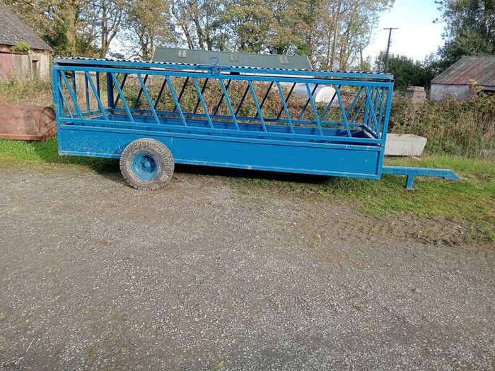 Cattle feeder