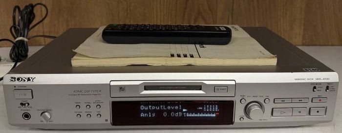 From 1999 - Minidisc Sony MDS-530, working good, remote, Manual.