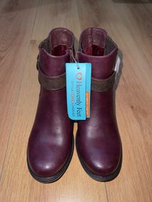 Heavenly feet woman's zip boots - size 37