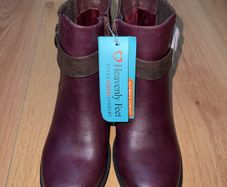 Heavenly feet woman's zip boots - size 37