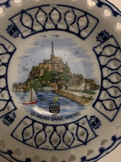 BNWT French porcelain decorative plate ornament with image of Mont St Michel