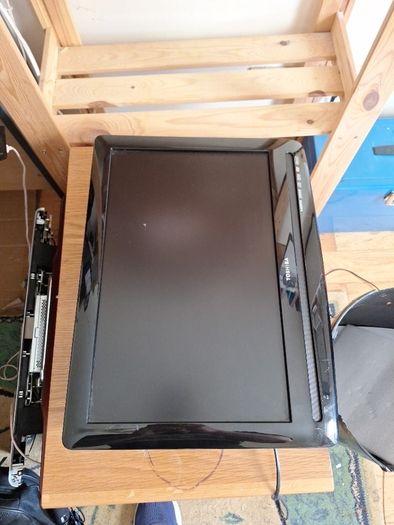 18inch toshiba flat screen tv with dvd player built in.