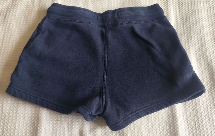 Girls top and shorts . Age 9-10