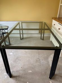 Metal table with glass top, 6 chairs and side pieces