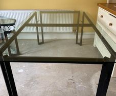 Metal table with glass top, 6 chairs and side pieces