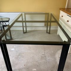 Metal table with glass top, 6 chairs and side pieces