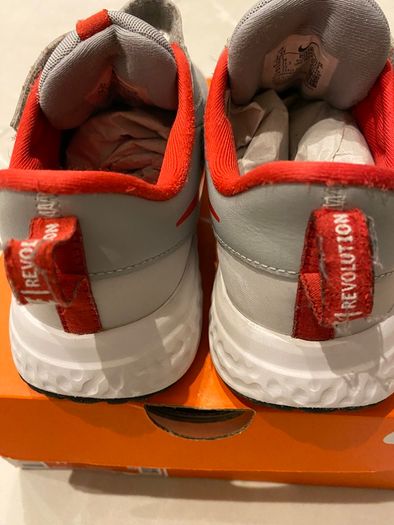 Nike revolution