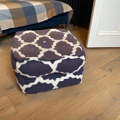foot stool/pouffe