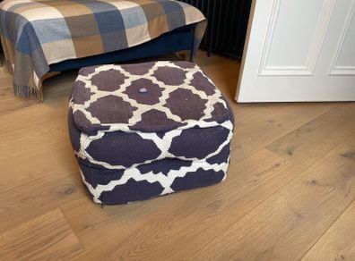 foot stool/pouffe