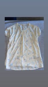 Pale yellow top