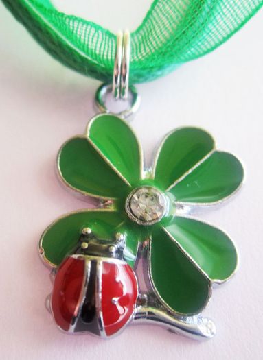 Irish St Patrick Day Clover Shamrock 4 leaf Pendant Necklace with Ladybird