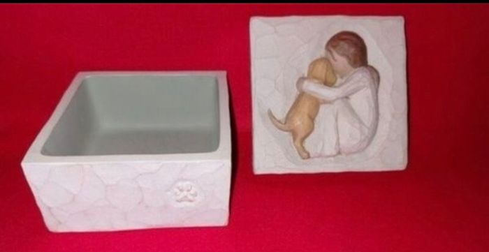 Willow Tree Trinket Box " Truly A Friend "