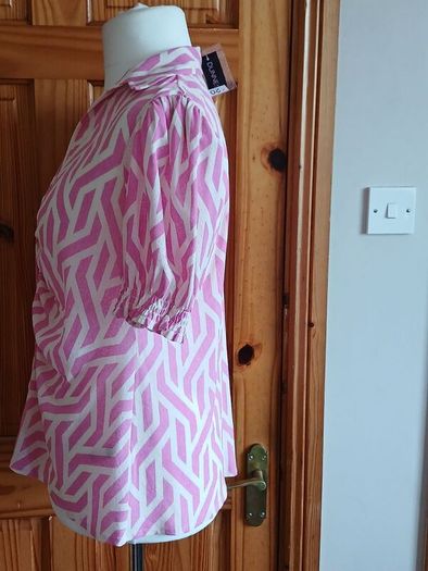 BNWTS Dunnes ladies pink and white short sleeve blouse size 18