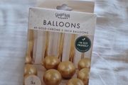 35 gold balloons