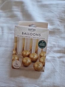 35 gold balloons