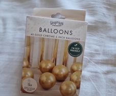 35 gold balloons