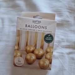35 gold balloons