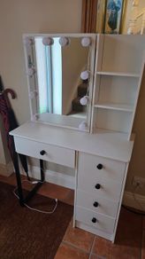 vanity table