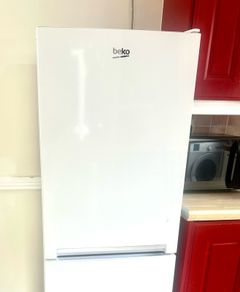 Beko Fridge Freezer, White, Great Condition