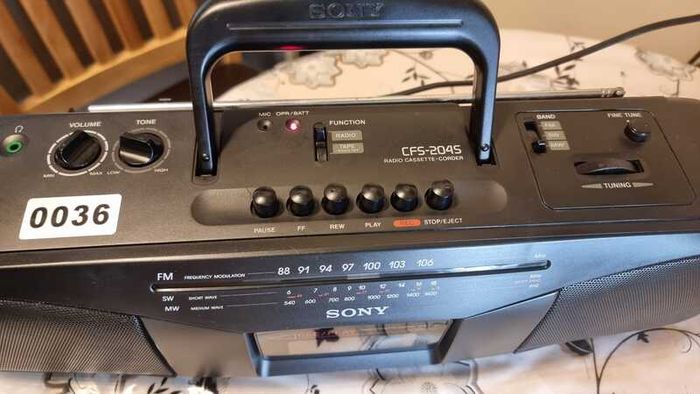 From 1984 Sony CFS-204S, Perfect sound, Radio working, tape do not play.