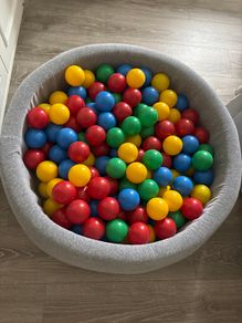 Baby ball pit
