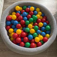 Baby ball pit
