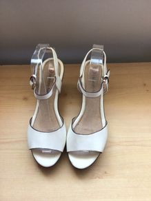 Heavenly Feet White Strappy High Heel sandals  Size 6