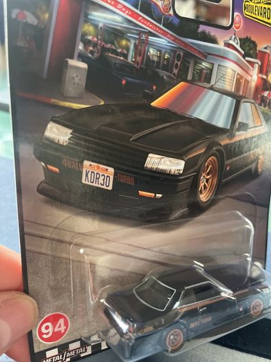 Hot wheels Premium Nissan Skyline RS Kdr30