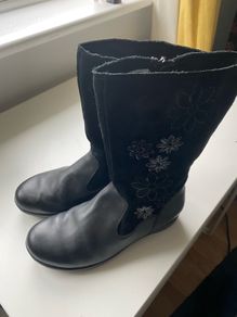 Clarks girls leather boots size 2