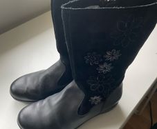 Clarks girls leather boots size 2