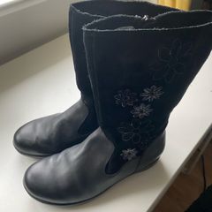 Clarks girls leather boots size 2