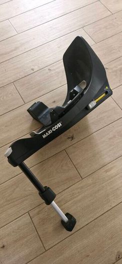 Maxi-cosi car seat and iso fix base bundle