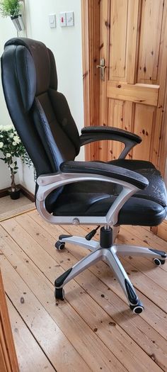 FREE Black Faux Leather Office / Desk Chair