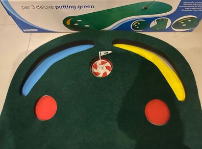 Deluxe Golf par 3 Putting green