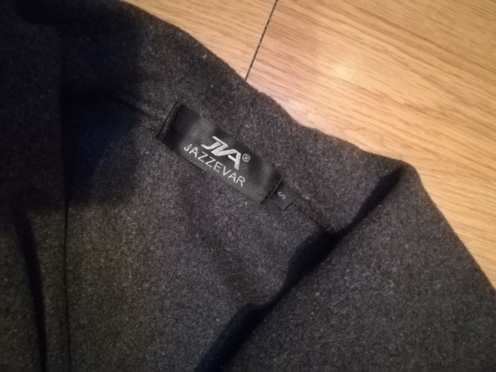 Elegant lightweight coat in grey colour