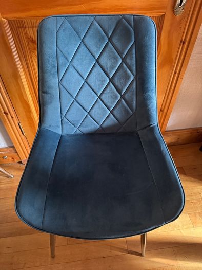Table & Chairs