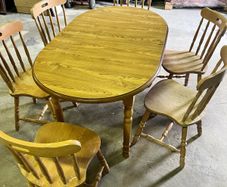 Extendable Dining table and 6 chairs