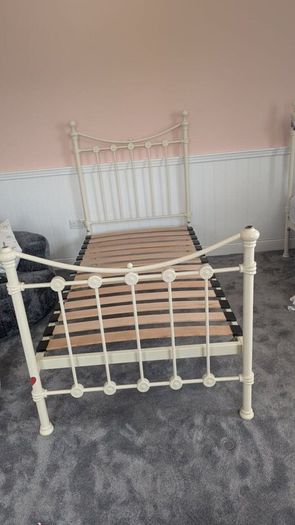 Metal frame single beds
