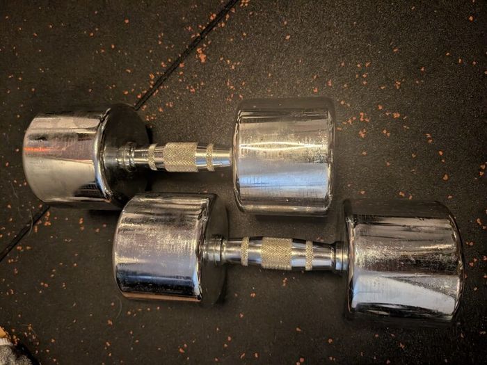 Pair of 20kg and 17.5kg dumbells