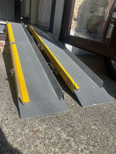 Portable wheelchair ramp