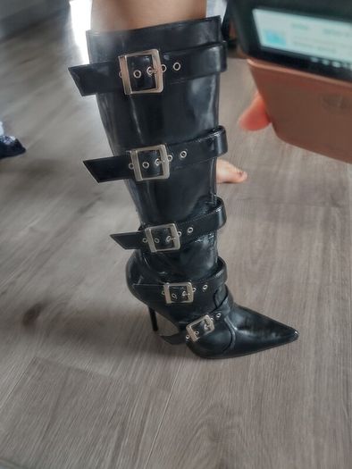 Lacquered black  boots 36