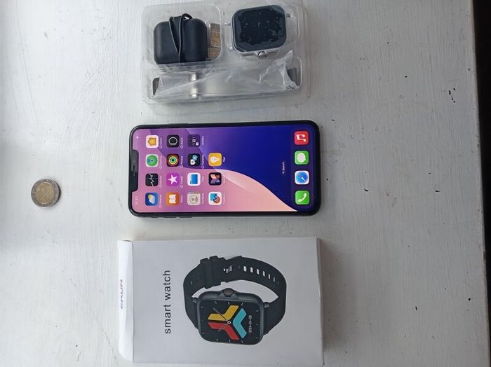 iphone Xs max and smartwatch